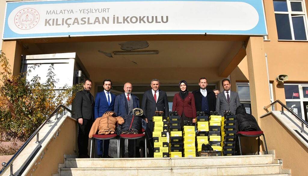 Malatya TSO’dan öğrencilere bot ve mont yardımı