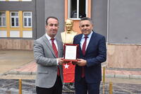 Malatya TSO, okul bahçesine Atatürk Büstü yaptırdı